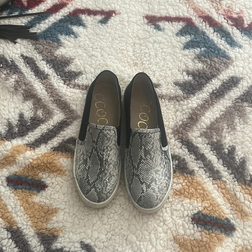 Snake print platform shoes